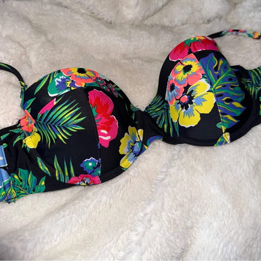 Doll’s Tropical Bikini Top- Black - Picture 3 of 6
